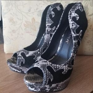 Liliana Black and Gray Snakeskin Peep Toe Heels Size 7. Like New.